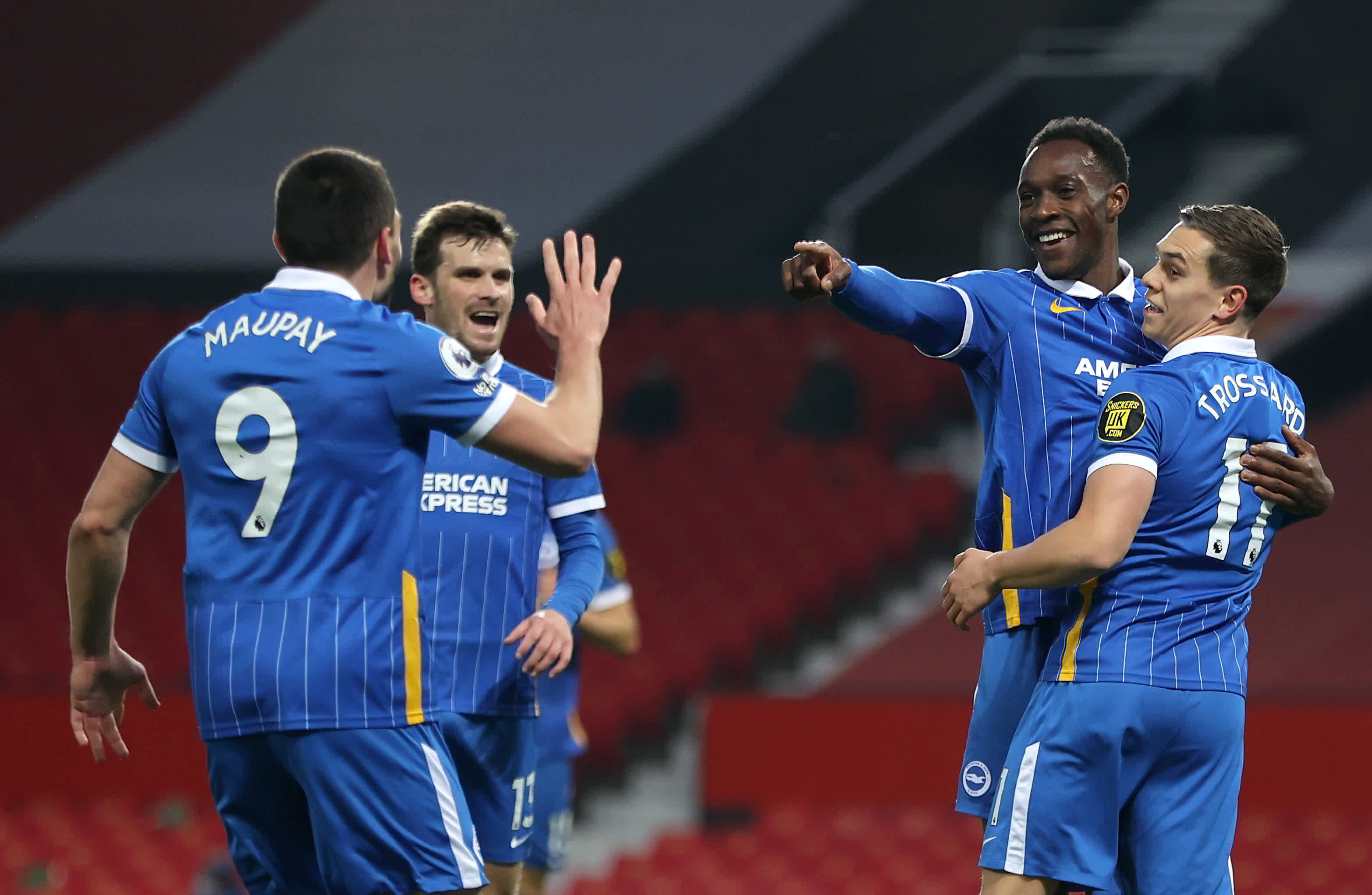 随着全球足 随着全球足